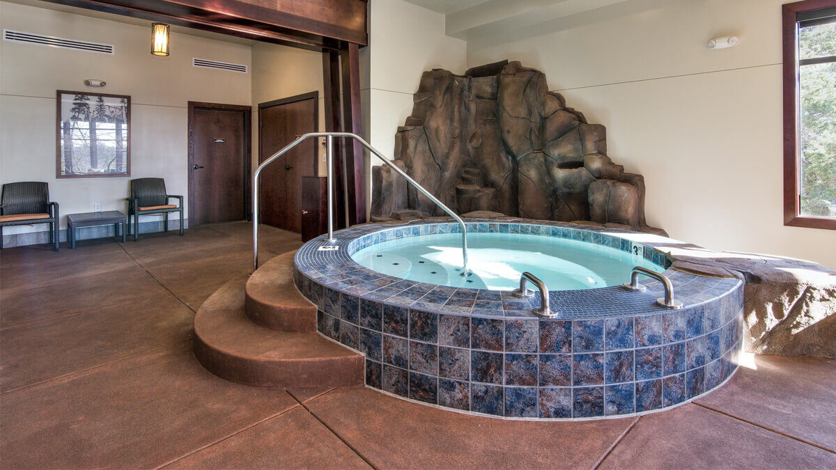 Hot tub at Carman Oaks community
