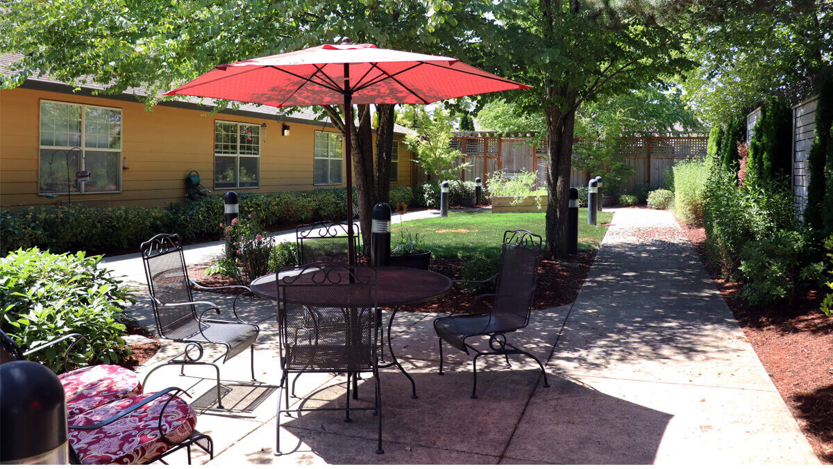 Courtyard area at the Willowcreek community